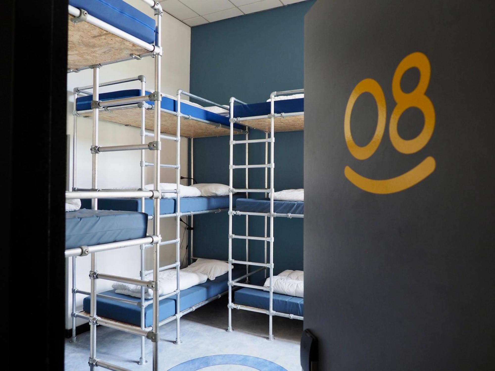 Hostel Roots Tilburg Exterior photo