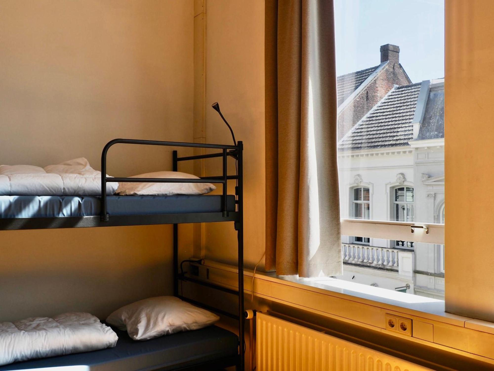 Hostel Roots Tilburg Exterior photo
